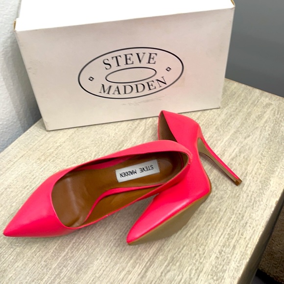 Steve Madden Pumps - Picture 3 of 9